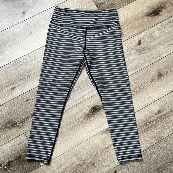 Zyia Active Aztec Adrenaline Black Striped 7/8 Leggings - Picture 2 of 11